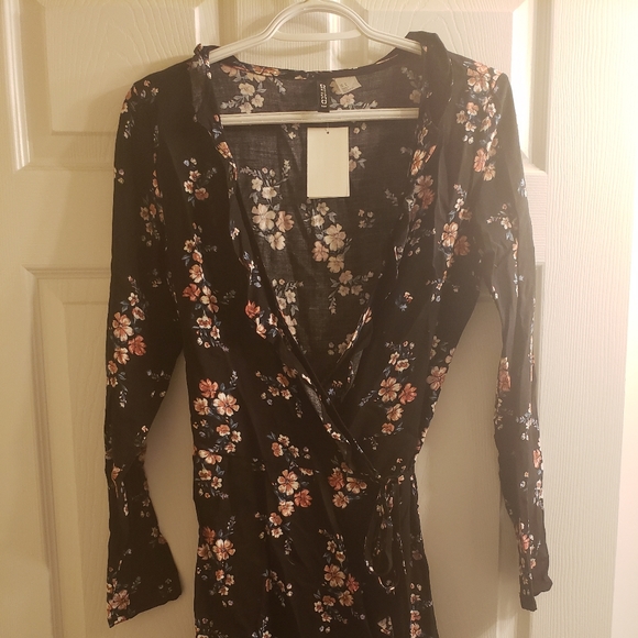 H & M dressy top - Picture 1 of 5